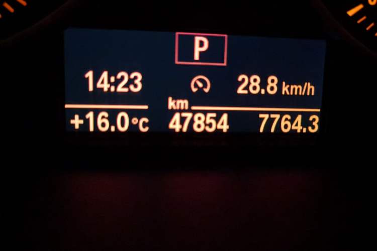 Used BMW X1 2016 sDrive18Li Fashion Model Odometer Close Up
