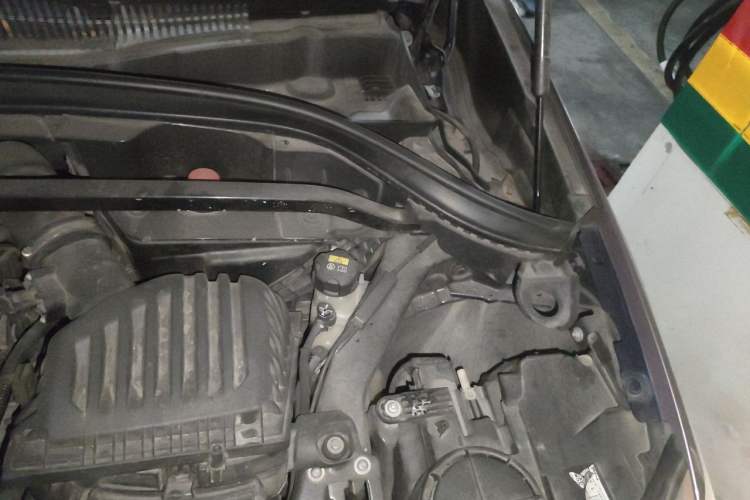 Used BMW X1 2016 sDrive18Li Fashion Model Engine Bay Left