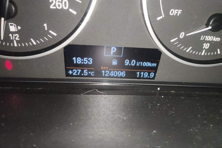 Used BMW X1 2016 sDrive18Li Fashion Model Odometer Close Up