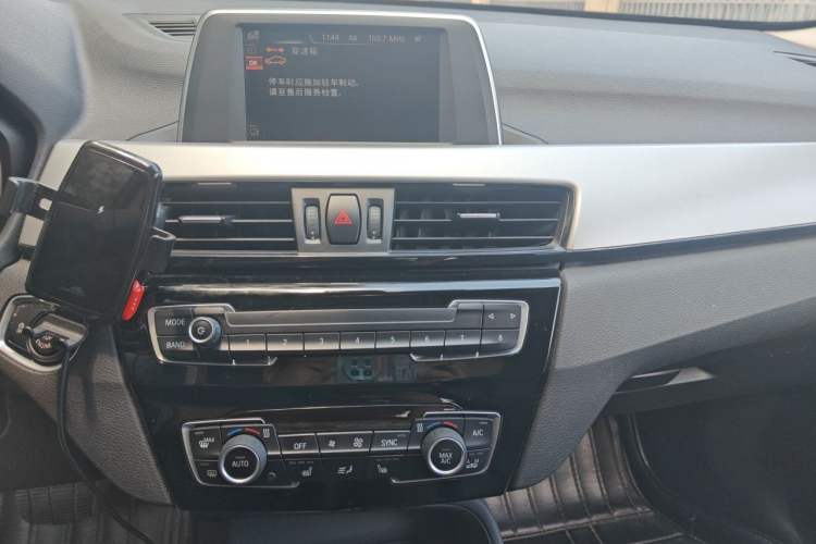Used BMW X1 2016 sDrive18Li Premium Edition Audio And AC Panel