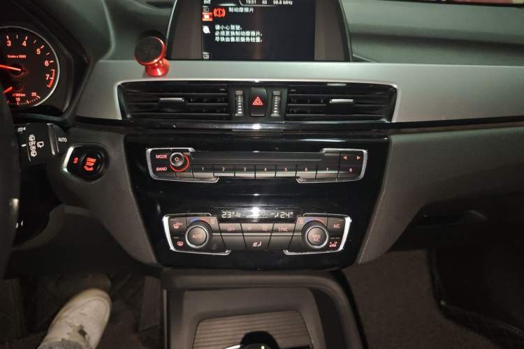Used BMW X1 2016 sDrive18Li Fashion Model Audio And AC Panel