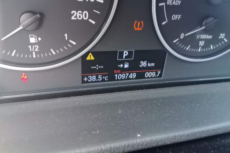 Used BMW X1 2016 sDrive18Li Premium Edition Odometer Close Up