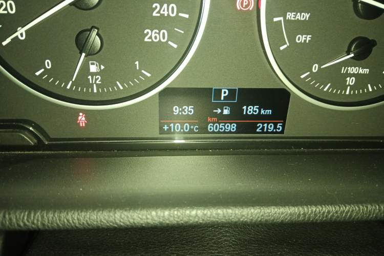 Used BMW X1 2016 sDrive18Li Premium Edition Odometer Close Up