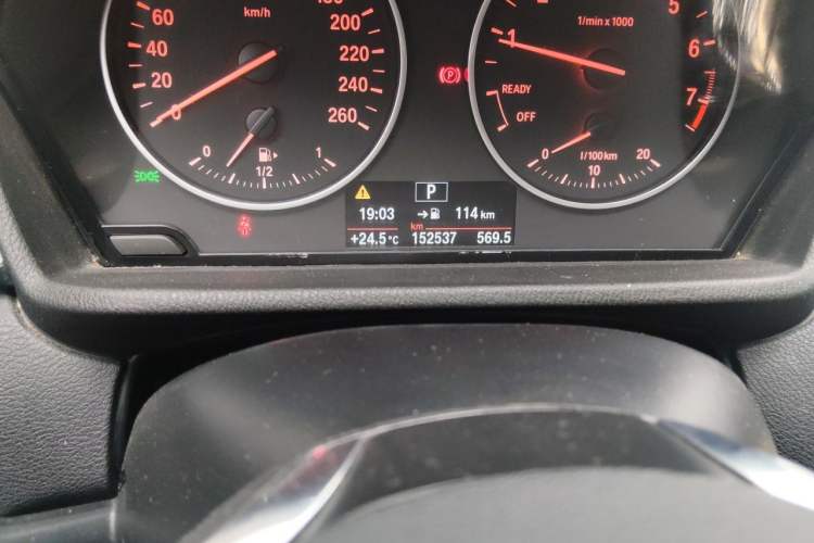 Used BMW X1 2016 sDrive18Li Fashion Model Odometer Close Up