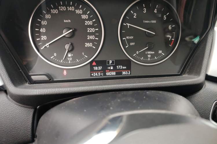 Used BMW X1 2016 sDrive18Li Fashion Model Odometer Close Up