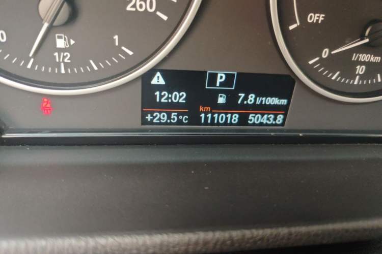 Used BMW X1 2016 sDrive18Li Premium Edition Odometer Close Up
