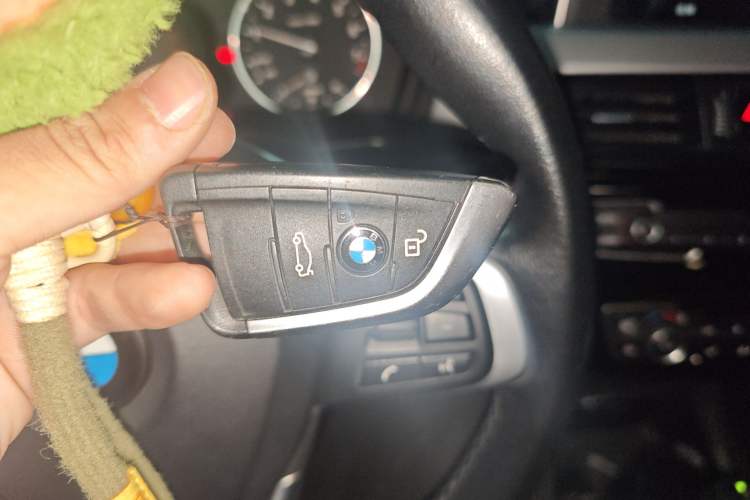 Used BMW X1 2016 sDrive18Li Premium Edition Vehicle Key