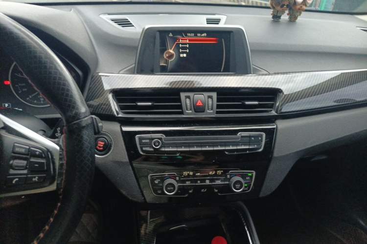 Used BMW X1 2016 sDrive18Li Premium Edition Audio And AC Panel