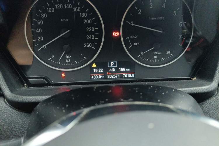 Used BMW X1 2016 sDrive18Li Premium Edition Odometer Close Up