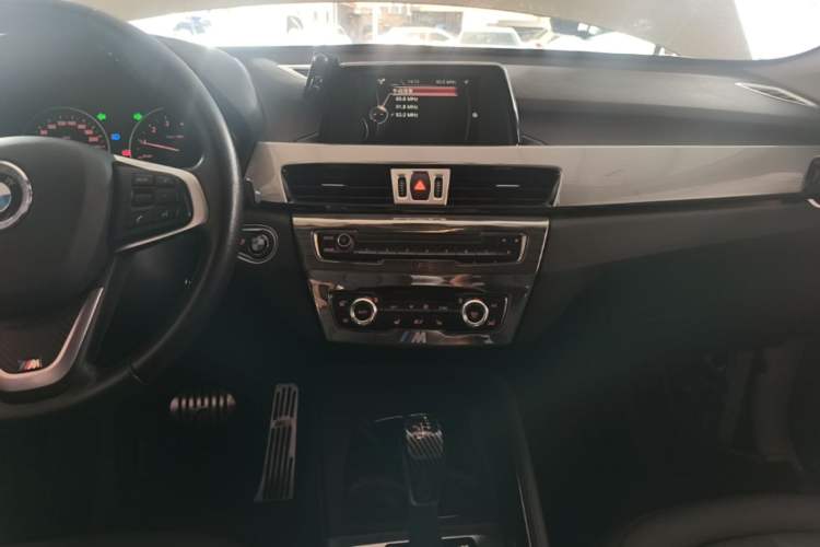 Used BMW X1 2016 sDrive18Li Premium Edition Audio And AC Panel
