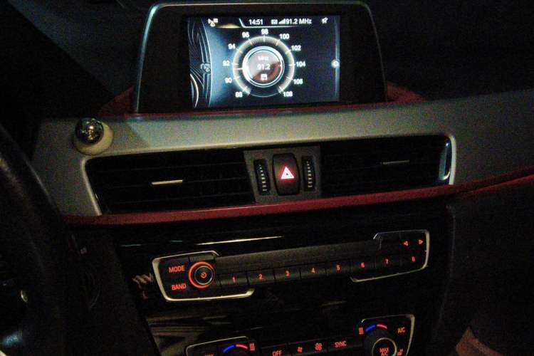 Used BMW X1 2016 sDrive18Li Premium Edition Audio And AC Panel