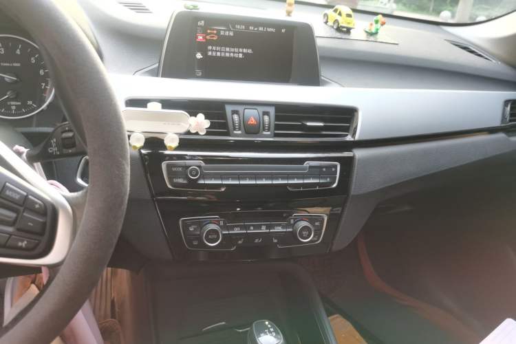 Used BMW X1 2016 sDrive18Li Premium Edition Audio And AC Panel