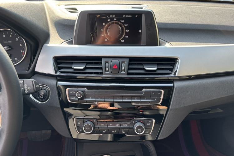 Used BMW X1 2016 sDrive18Li Premium Edition Audio And AC Panel