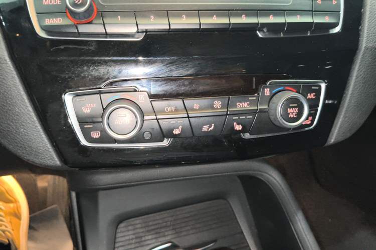 Used BMW X1 2016 sDrive18Li Premium Edition Audio And AC Panel