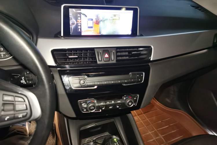 Used BMW X1 2016 sDrive18Li Premium Edition Audio And AC Panel