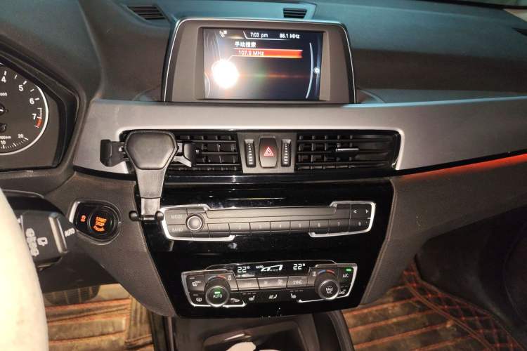 Used BMW X1 2016 sDrive18Li Premium Edition Audio And AC Panel