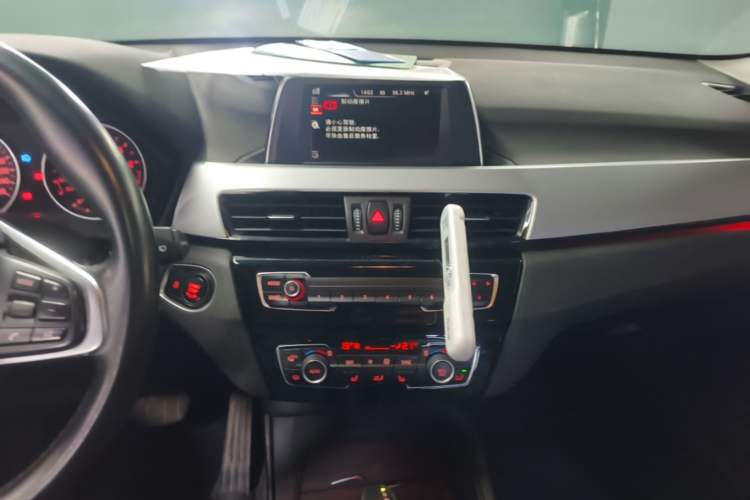 Used BMW X1 2016 sDrive18Li Premium Edition Audio And AC Panel