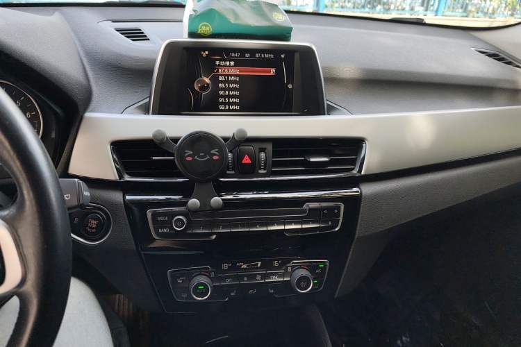 Used BMW X1 2016 sDrive18Li Premium Edition Audio And AC Panel