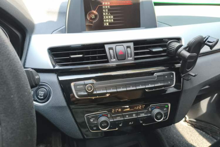Used BMW X1 2016 sDrive18Li Premium Edition Audio And AC Panel