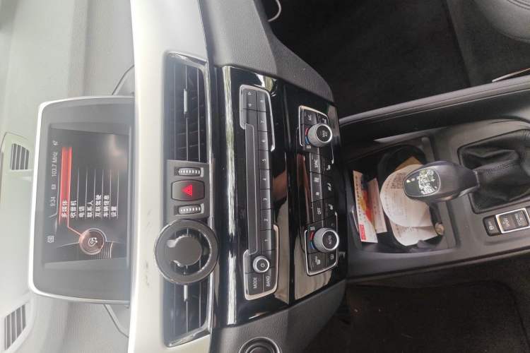 Used BMW X1 2016 sDrive18Li Premium Edition Audio And AC Panel