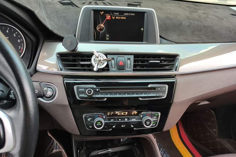 Used BMW X1 2016 sDrive20Li Luxury Model Audio And AC Panel
