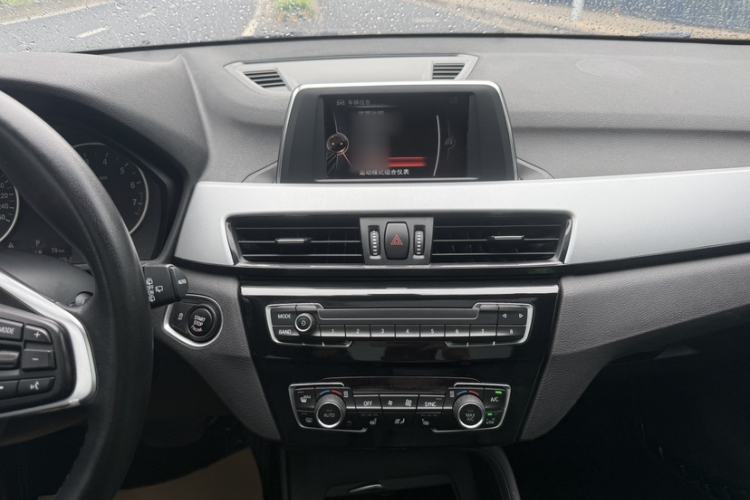 Used BMW X1 2016 sDrive18Li Premium Edition Audio And AC Panel