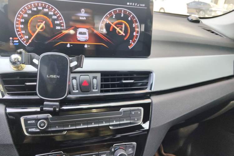 Used BMW X1 2016 sDrive18Li Premium Edition Audio And AC Panel