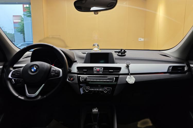 Used BMW X1 2016 sDrive18Li Premium Edition Audio And AC Panel