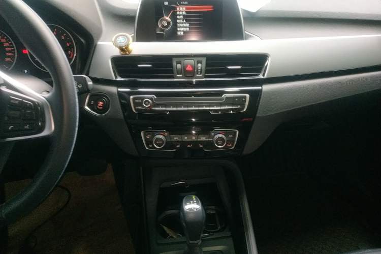 Used BMW X1 2016 sDrive18Li Premium Edition Audio And AC Panel
