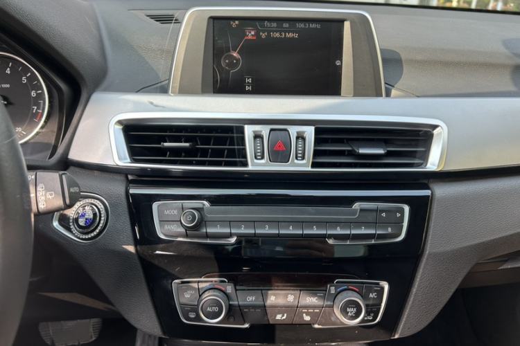 Used BMW X1 2016 sDrive18Li Premium Edition Audio And AC Panel