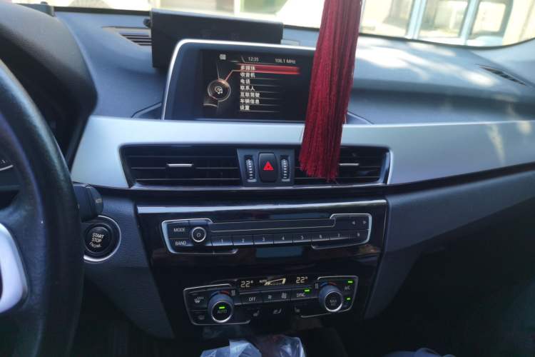 Used BMW X1 2016 sDrive18Li Premium Edition Audio And AC Panel