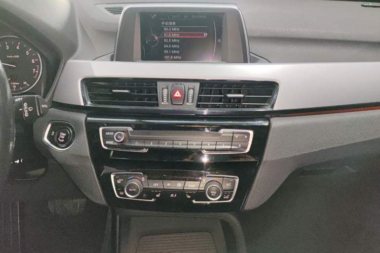 Used BMW X1 2016 sDrive18Li Premium Edition Audio And AC Panel