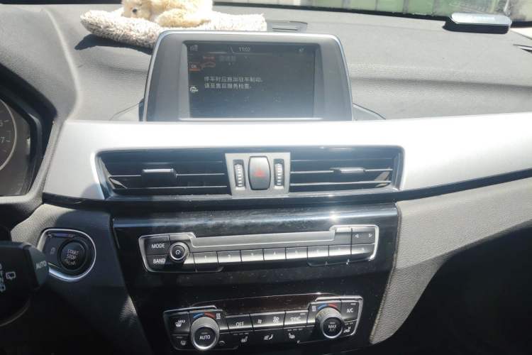 Used BMW X1 2016 sDrive18Li Premium Edition Audio And AC Panel
