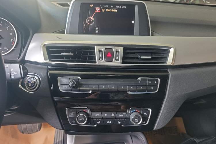Used BMW X1 2016 sDrive18Li Premium Edition Audio And AC Panel