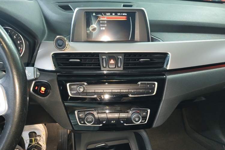 Used BMW X1 2016 sDrive18Li Premium Edition Audio And AC Panel