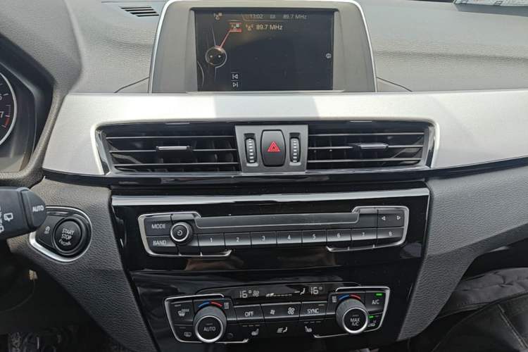 Used BMW X1 2016 sDrive18Li Premium Edition Audio And AC Panel