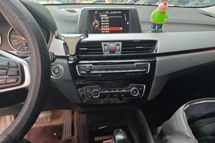 Used BMW X1 2016 sDrive18Li Premium Edition Audio And AC Panel