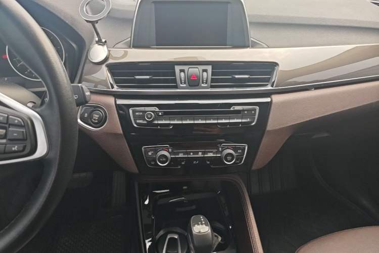 Used BMW X1 2016 sDrive18Li Luxury Model Audio And AC Panel