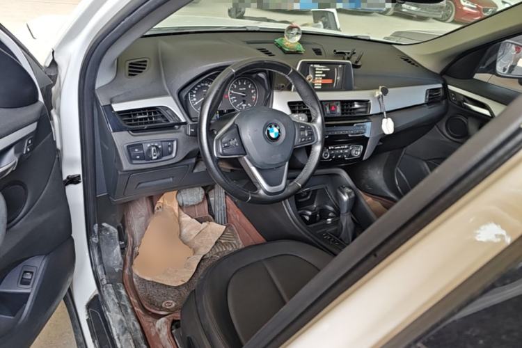 Used BMW X1 2016 sDrive18Li Premium Edition Center Console