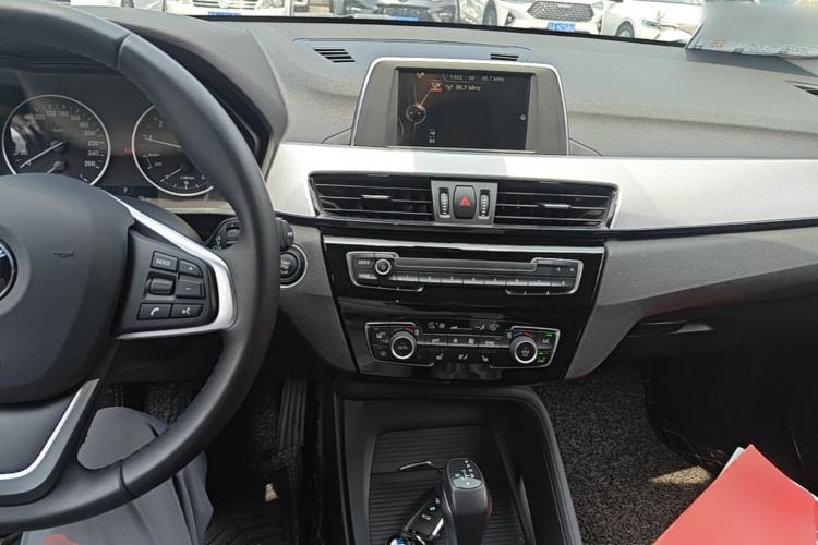 Used BMW X1 2016 sDrive18Li Premium Edition Center Console