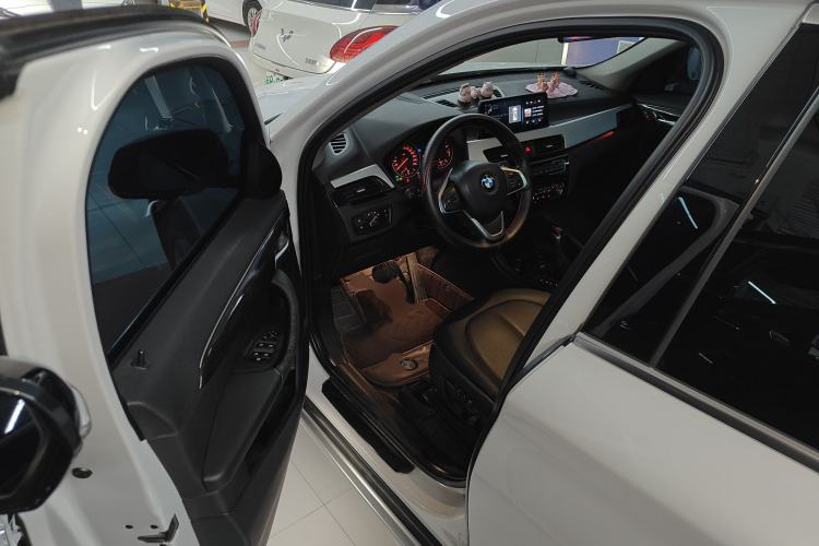 Used BMW X1 2016 sDrive18Li Premium Edition Driver Seat