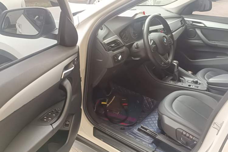 Used BMW X1 2016 sDrive18Li Premium Edition Driver Seat