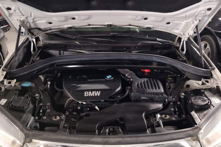 Used BMW X1 2016 sDrive18Li Fashion Model Engine Bay