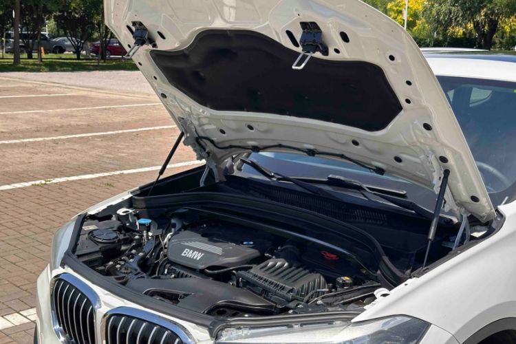 Used BMW X1 2016 sDrive18Li Fashion Model Engine Bay