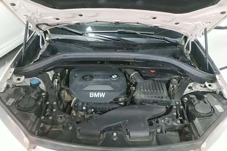 Used BMW X1 2016 sDrive18Li Fashion Model Engine Bay