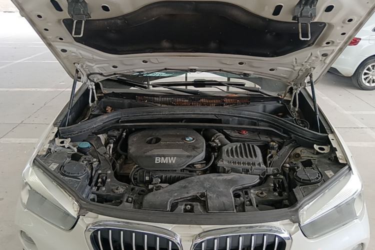 Used BMW X1 2016 sDrive18Li Fashion Model Engine Bay