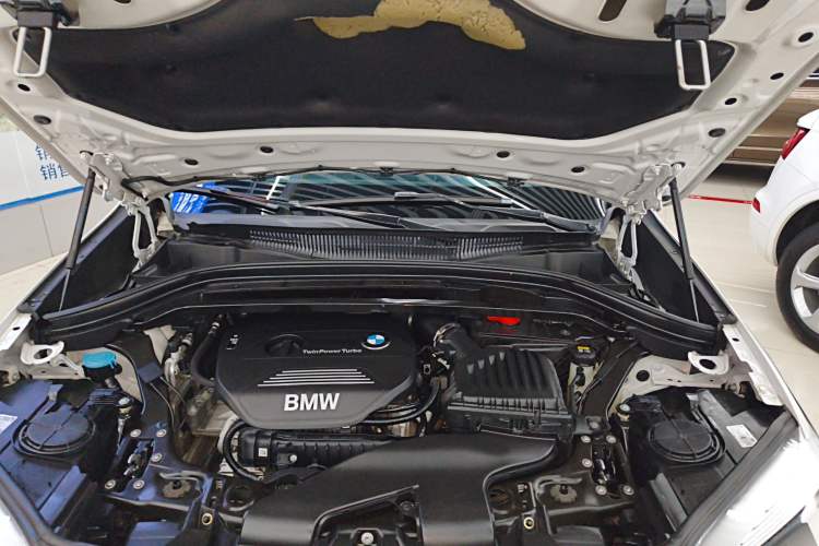 Used BMW X1 2016 sDrive18Li Fashion Model Engine Bay