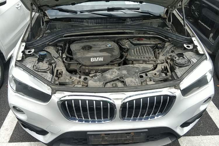 Used BMW X1 2016 sDrive18Li Fashion Model Engine Bay