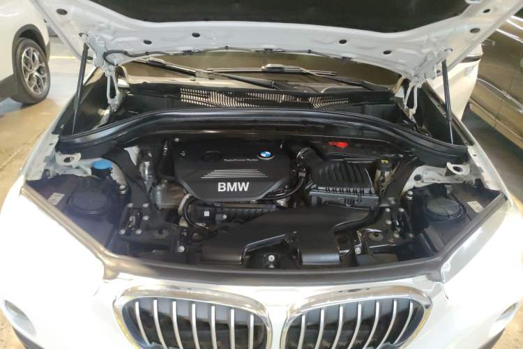 Used BMW X1 2016 sDrive18Li Fashion Model Engine Bay