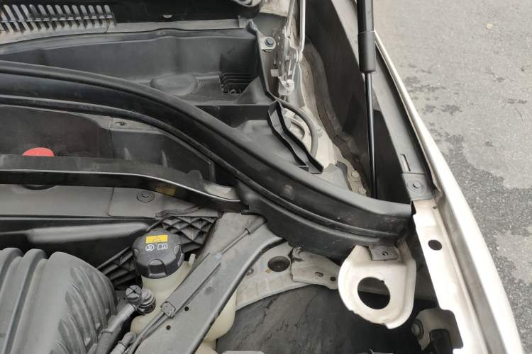 Used BMW X1 2016 sDrive18Li Fashion Model Engine Bay Left